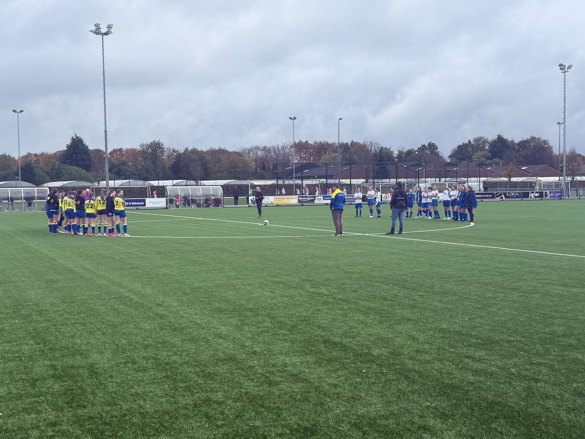 VR1 verliest kippenderby!