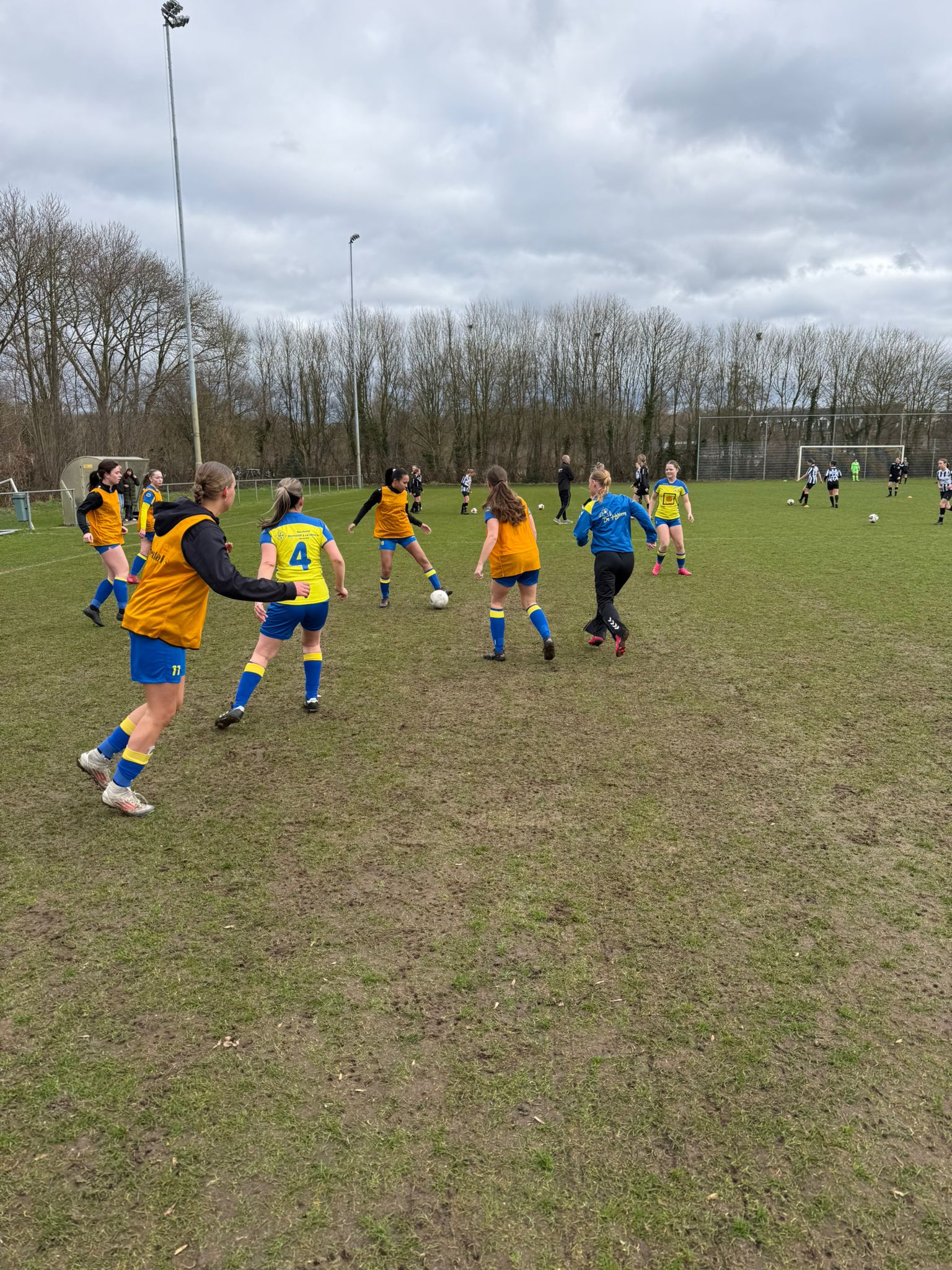 vv Barneveld VR1 - Elspeet VR1: Strijd, Stuiterballen en Stormwind op Veld 2